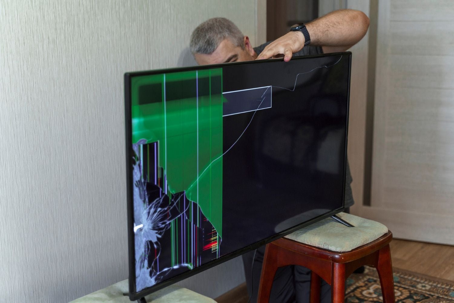Manufacturer, Exporter, Importer, Supplier, Wholesaler, Retailer, Trader of Tv Screen Replacement in New Delhi, Delhi, India